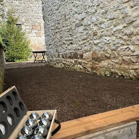 Le Des Chantoires بيت للعطل